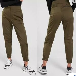 Athleta radiant jogger size 6. B2